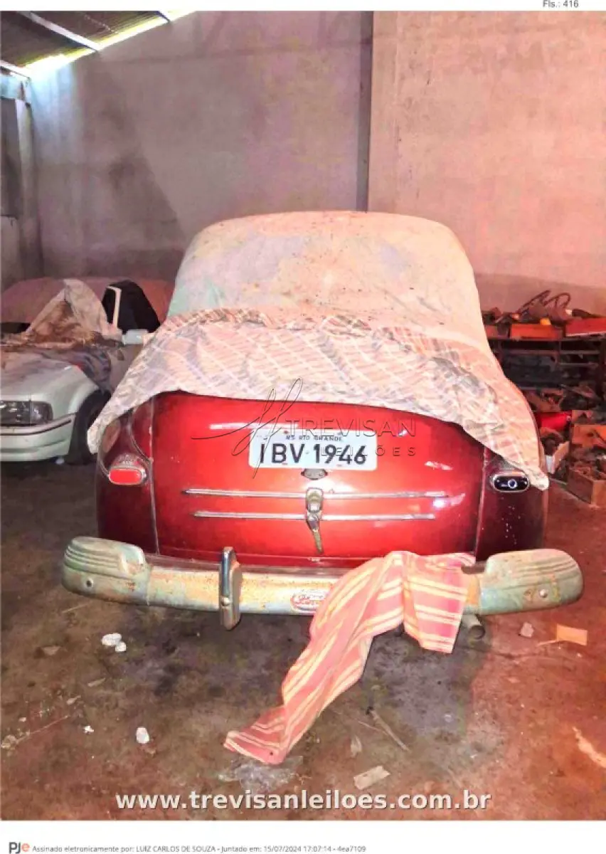 LOTE 000 - IMP/FORD Coupê ano 1946, PLACAS IBV1946, cor predominante vermelho/bordô. RENAVAM: 00583441289 CHASSI:799A1441680