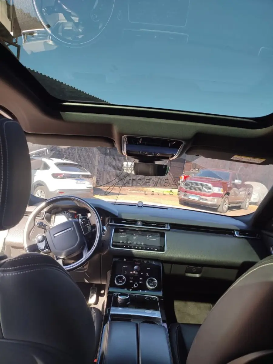 LOTE 002 - VEÍCULO I/LR RANGE ROVER VELAR 2.0 P250 R-DYN. SE, ANO 2018, PLACAS QJA6I35, COR BRANCA