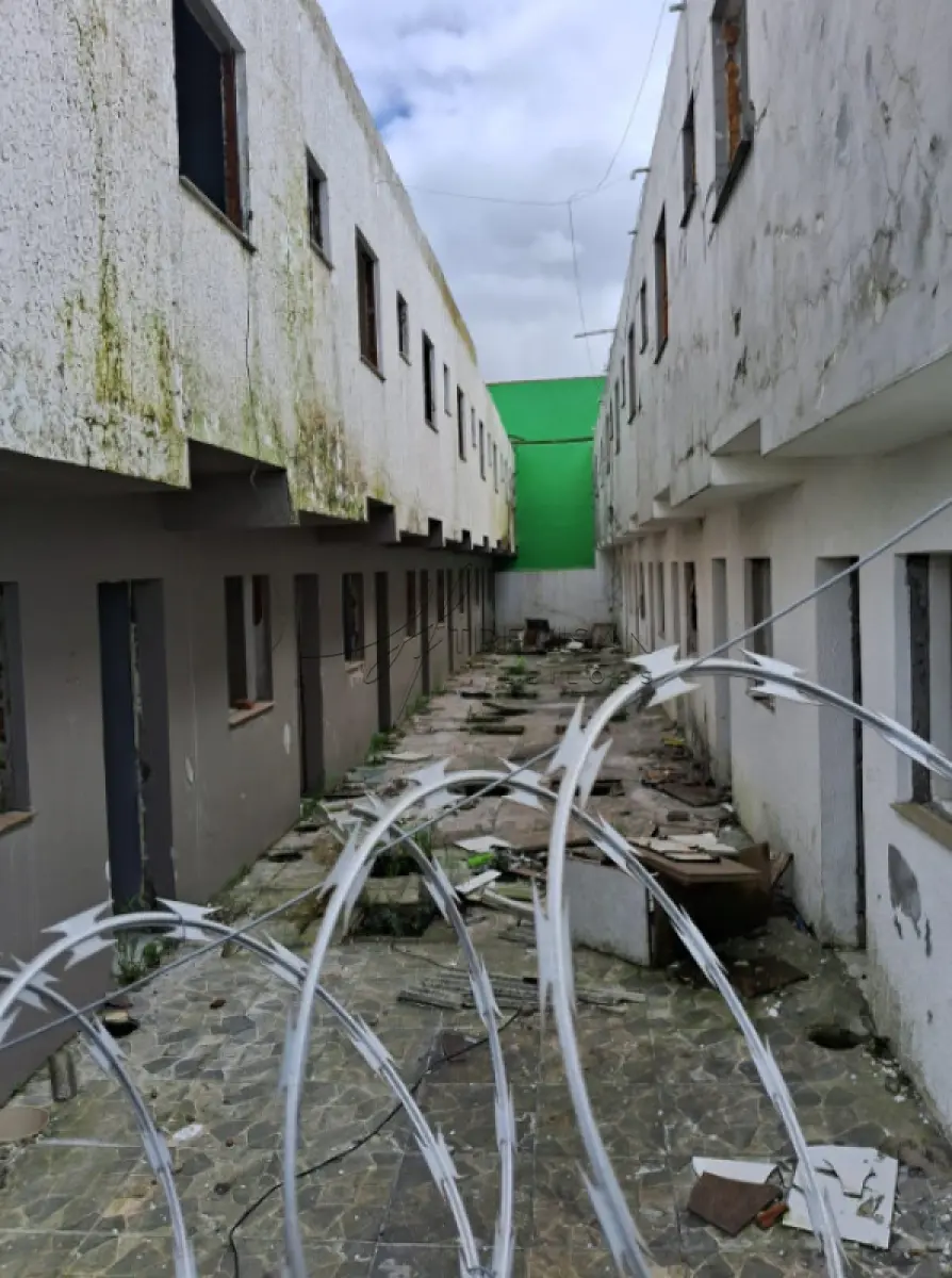 LOTE 000 - Prédio de Alvenaria com 16 Unidades Habitacionais