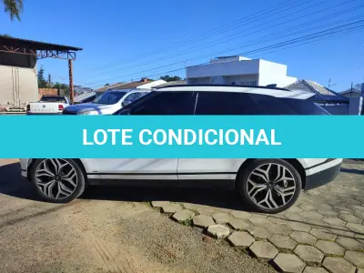 LOTE 002 - VEÍCULO I/LR RANGE ROVER VELAR 2.0 P250 R-DYN. SE, ANO 2018, PLACAS QJA6I35, COR BRANCA