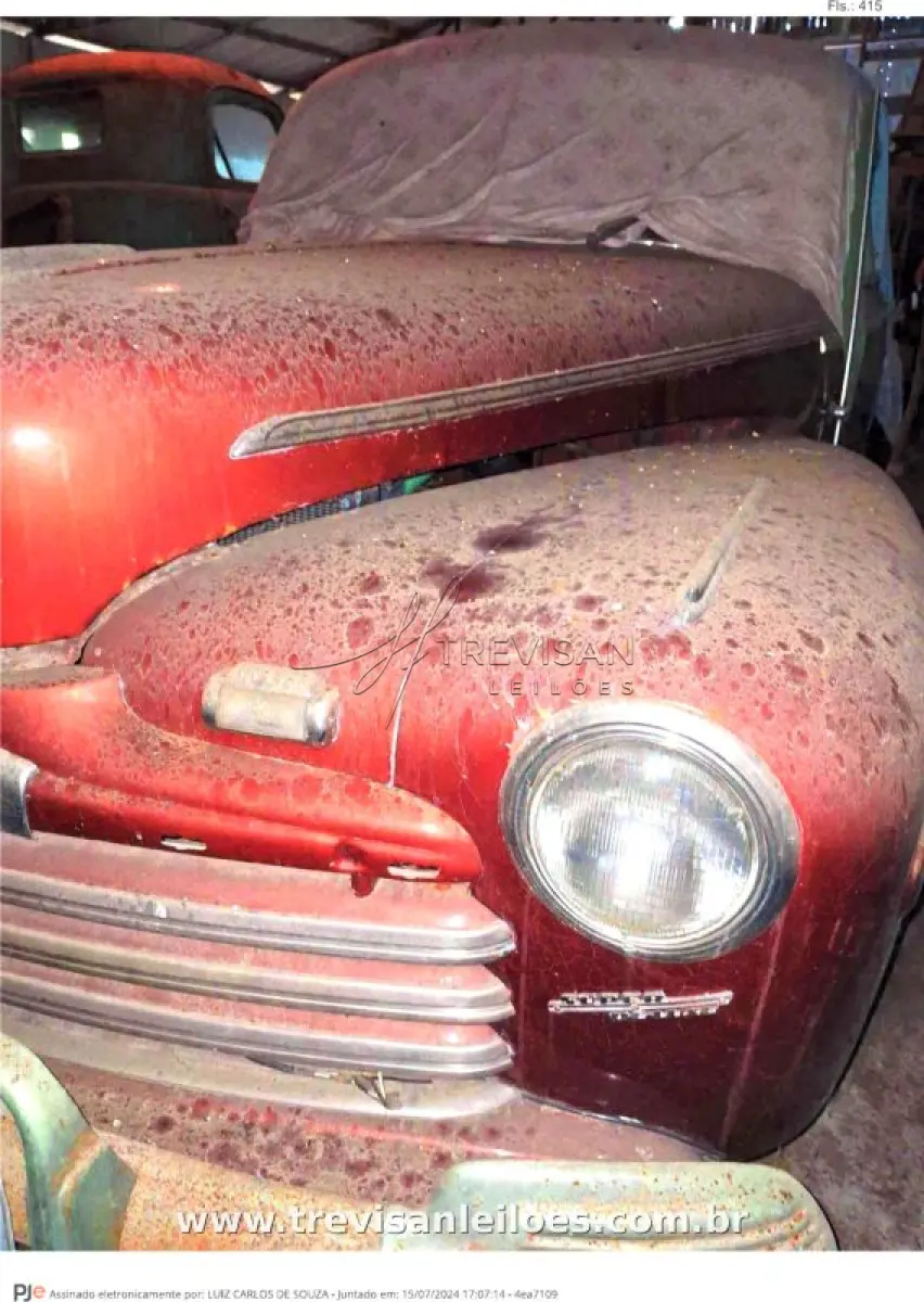 LOTE 000 - IMP/FORD Coupê ano 1946, PLACAS IBV1946, cor predominante vermelho/bordô. RENAVAM: 00583441289 CHASSI:799A1441680